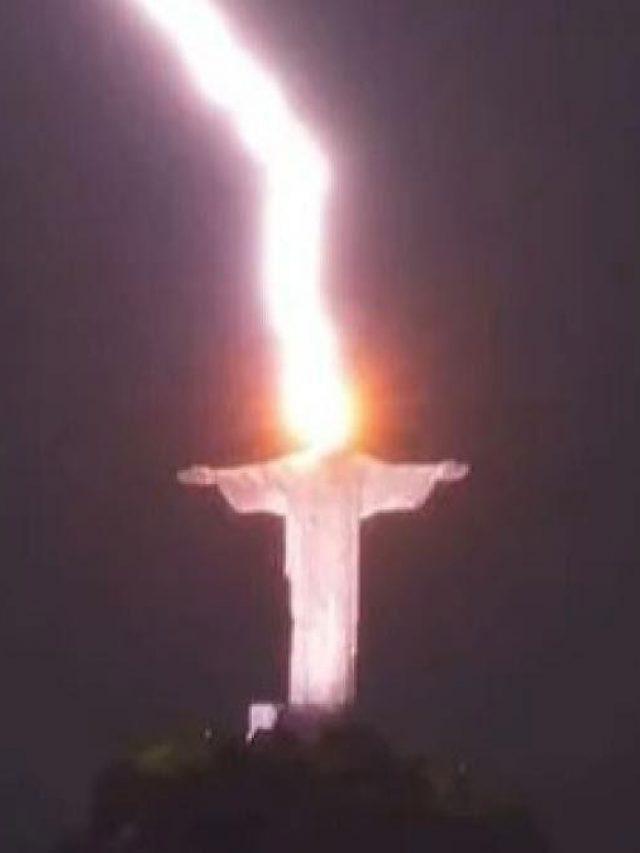 Lightning Strikes Christ The Redeemer Statue In Brazil Funzapy Stories 